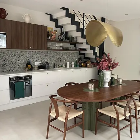 Spacious | Stylish & Apartment