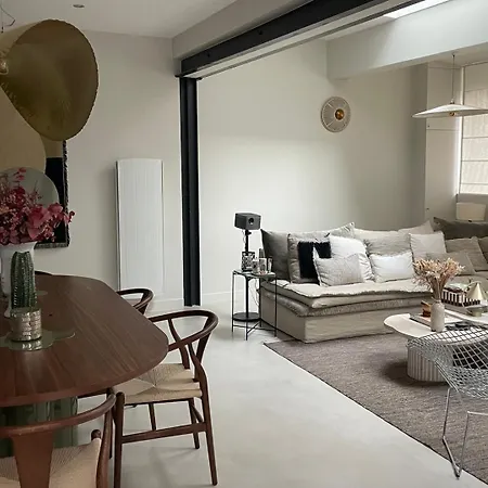 Apartment Spacious | Stylish &